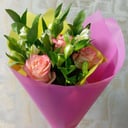 Букет «Розы Джумилия с альстромериями»