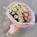 Букет из кустовой розы и сантини