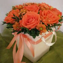 Коробка с цветами «Коралловый восторг» из роз и хризантем
