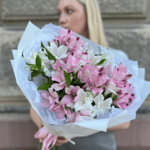 Букет из нежно розовой альстромерии