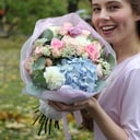 Букет «Ариэль» из роз и гвоздик