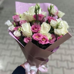 Букет «Сказка» из эустом и роз