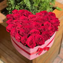 Композиция «Алые паруса» из роз