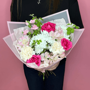 Сборный букет Малинка из альстромерий и хризантем