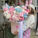 Коробка с цветами «Я тебя очень люблю» из роз и гортензий