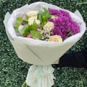 Букет 12 из роз и альстромерий