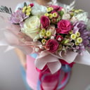 Коробка с цветами «Индиго» из роз и хризантем