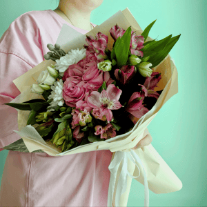 Сборный летний букет с альстромерией