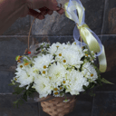 Корзина с танацетумом и хризантемой