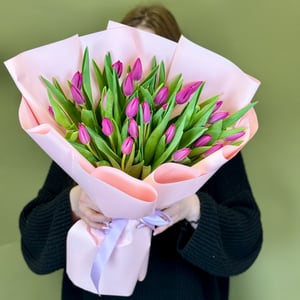 Букет «25 малиновых тюльпанов»