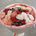 Букет «Шарм» из роз и альстромерий