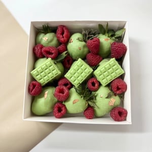 Клубника в шоколаде со вкусом фисташки