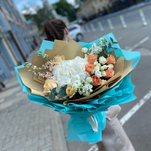 Букет из розы и гортензии