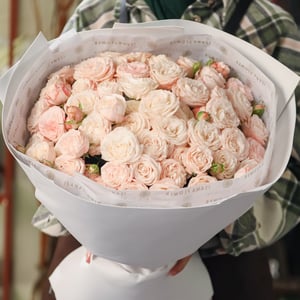 Монобукет из кустовых пионовидных роз