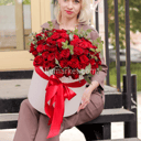 Композиция «Гигантская коробка с 75 розами»