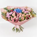 Букет из гортензии, орхидеи и эвкалипта из роз и эустом