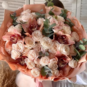 Авторский букет с пионовидными кустовыми