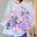 Букет «Лавандовый бриз» из гвоздик и гортензий