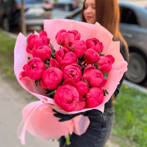 Букет из 15 шикарных пионов