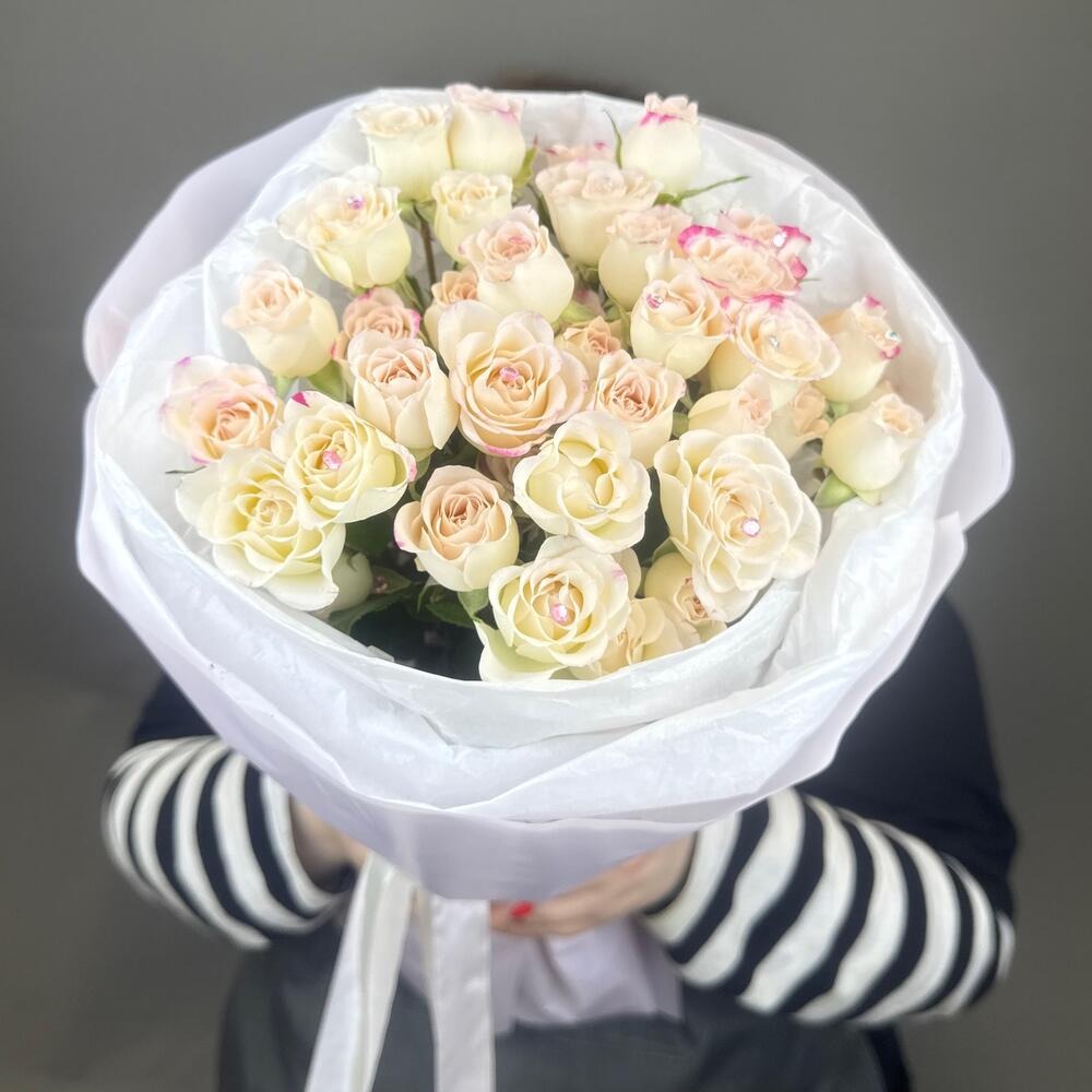 Монобукет из кустовых роз со стразами