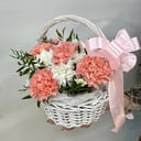 Корзина с цветами «Авторский букет 139- с диантусом» из гвоздик и хризантем