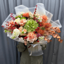 Роскошный букет "Бурлеск" из роз и хризантем