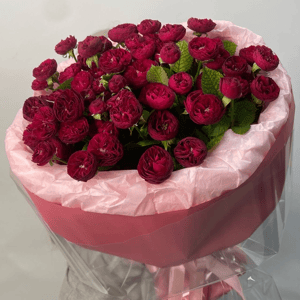 Букет «Земляничное лукошко» из роз