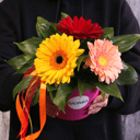 Шляпная коробка с цветами «Три девицы под окном»