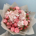 Букет «Для самой любимой» из роз и гортензий