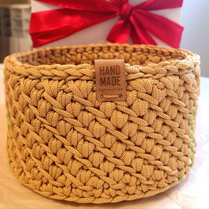 Корзина вязаная для хранения и декора