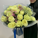 Шикарный букет белых роз