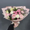 Букет «Нежный трепет» из роз и гвоздик