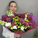 Букет Скиммия из альстромерий и роз