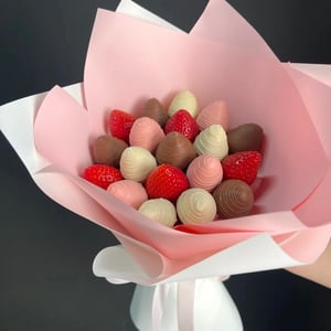 Букет из клубники в шоколаде «Чудо»