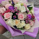 Букет «В сиреневых тонах» из роз и эустом