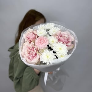 Букет «Французские розы и кустовые хризантемы»