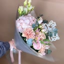 Букет для любимой мамы из альстромерий и эустом