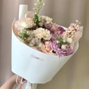 Букет с нежными цветами из роз и хризантем