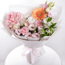 Букет «В лучах рассвета» из гвоздик и эустом