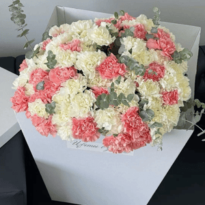 Букет «Гвоздика в миксе с эвкалиптом»