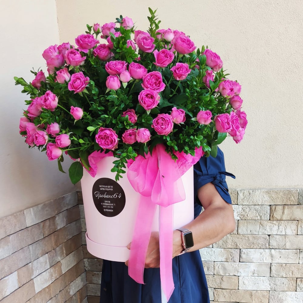 Шляпная коробка с цветами «Мега Мисти» из роз