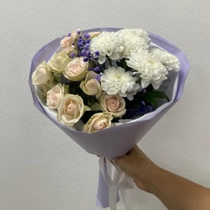 Букет с хризантемой и гипсофилой. Хит!