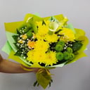 Букет «Сочный лайм» из хризантем и калл