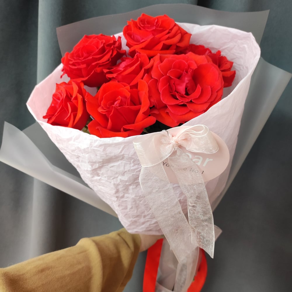 Монобукет из 7 алых французских роз