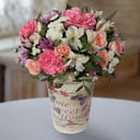 Композиция «Enchantment» из гвоздик и роз