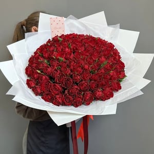 Букет «101 роза в большой упаковке»
