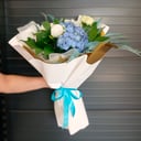 Букет из пионов и гортензии