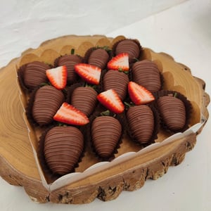 Клубника в шоколаде Клео