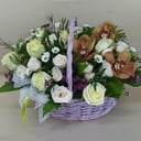 Корзина с цветами «Прекрасное мгновение» из роз и орхидей