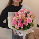 Букет «21 кенийская роза в оформлении»